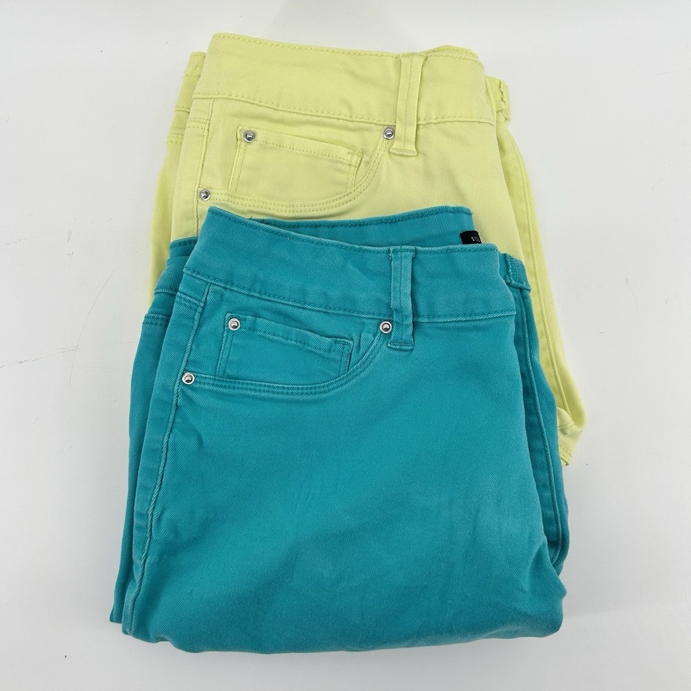 Signature Studio Womens 10 Denim Bermuda Shorts Lot 2 Teal Yellow Stretch Cuffed
